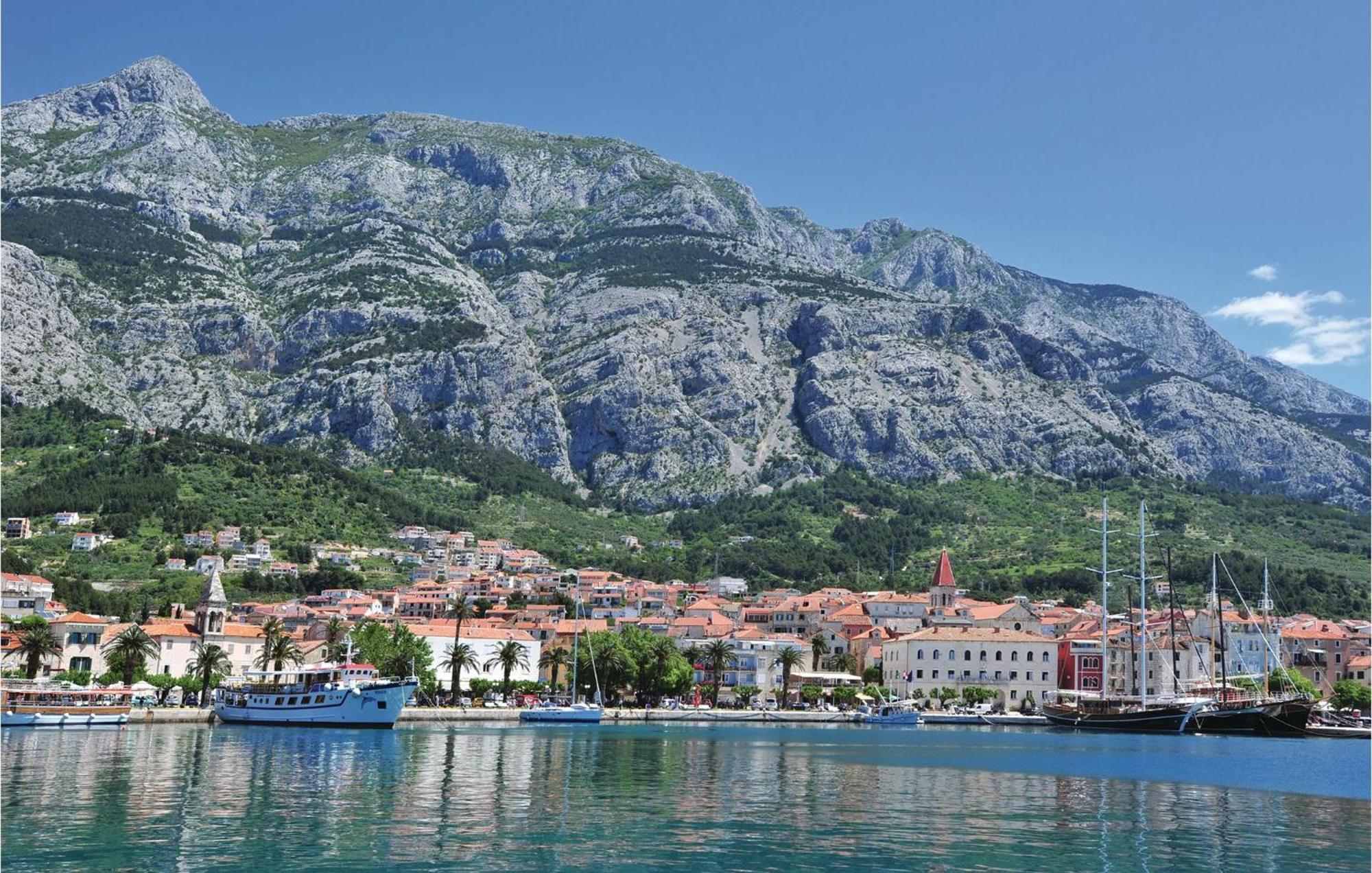 Apartment 2 Bedroom Stunning Apartment In Makarska Makarska