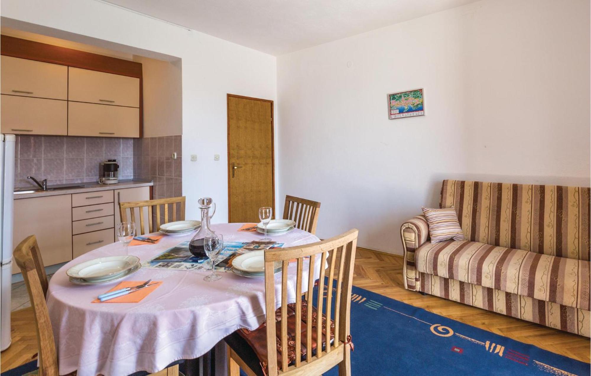 2 Bedroom Stunning Apartment In Makarska Makarska